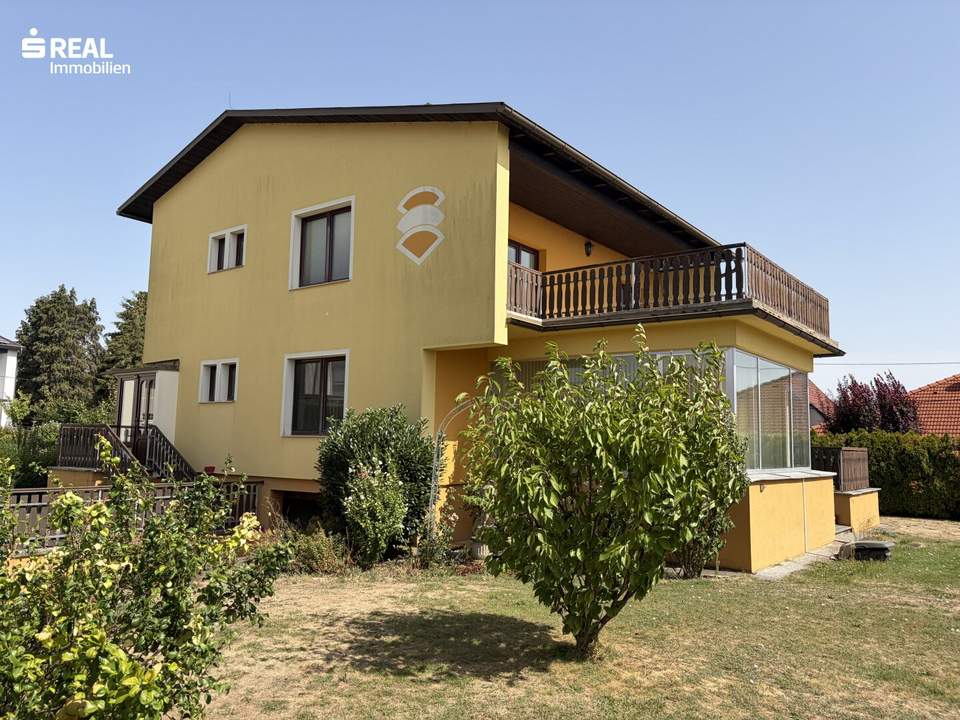 Großzügiges 6-Zi-Haus mit Garten, 2 Terrassen &amp; Garage in Poysdorf