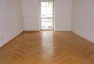 Große 5-Zimmer-Wohnung mit Balkon - WG-tauglich - verfügbar ab November 2026