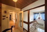 Viel barrierefreier Wohnraum, Platz für gemeinsame Werte und Indoor-Pool // Much barrier-free living-space, room for shared values, and indoor pool //