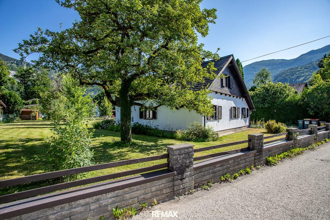 Einfamilienhaus mit großem Grundstück samt Nebengebäude in sonniger Ruhelage von Bad Ischl