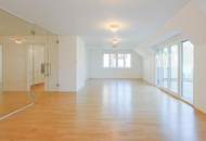 luxuriös, großzügig und modern mit Terrasse und Grünblick