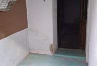 Sanierungsbedürftiges Einfamilienhaus mit diversen Nebenräumen!