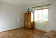 Familienfreundliches Wohnhaus mit Terrasse, schönem ebenen Garten, PV Anlage und Nebengebäude!