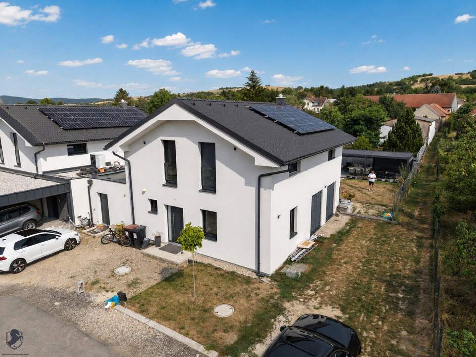 Einfamilienhaus mit großzügigem Wohnkonzept, Pool und attraktivem Außenbereich