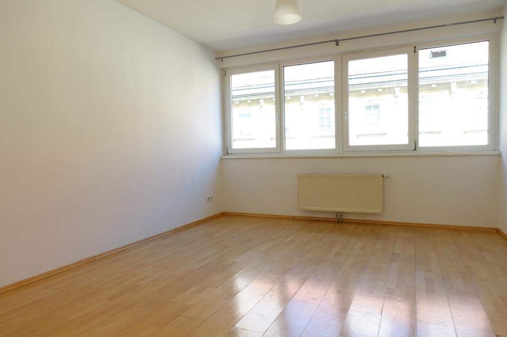 Laudongasse! Zentral begehbar! Küche extra! WG-geeignet!