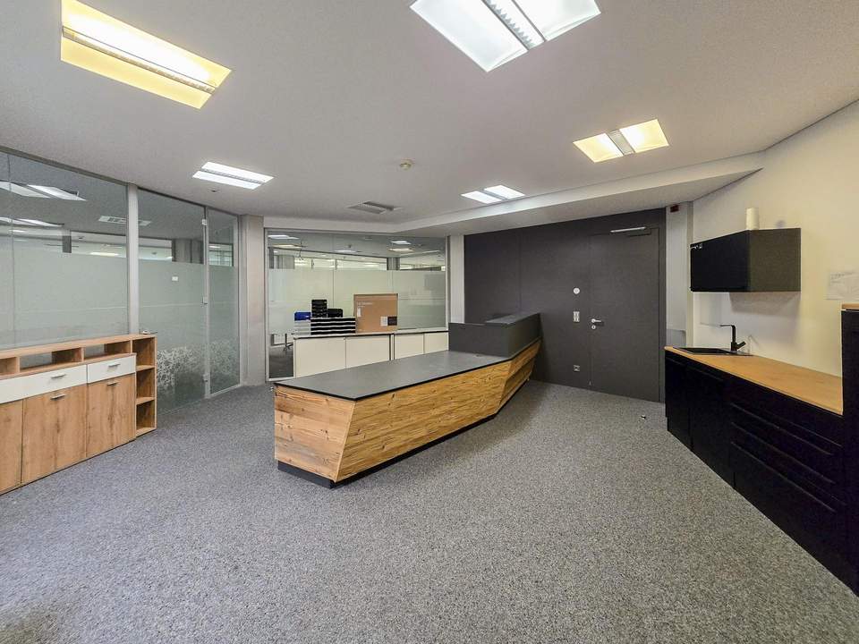 Großzügiges Büro in Bahnhofsnähe