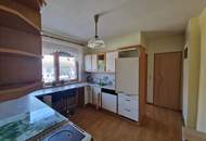 LIEBEVOLLER BUNGALOW MIT GEPFLEGTEM GARTEN IN TRAUMHAFTER RUHELAGE MIT HERRLICHEM GRÜN- UND AUSBLICK IN UNMITTELBARER FELDRANDLAGE