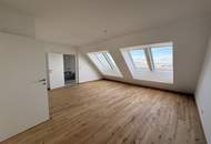 BEZUGSFERTIG: Neubau-Erstbezug mit Freifläche und Küche!
