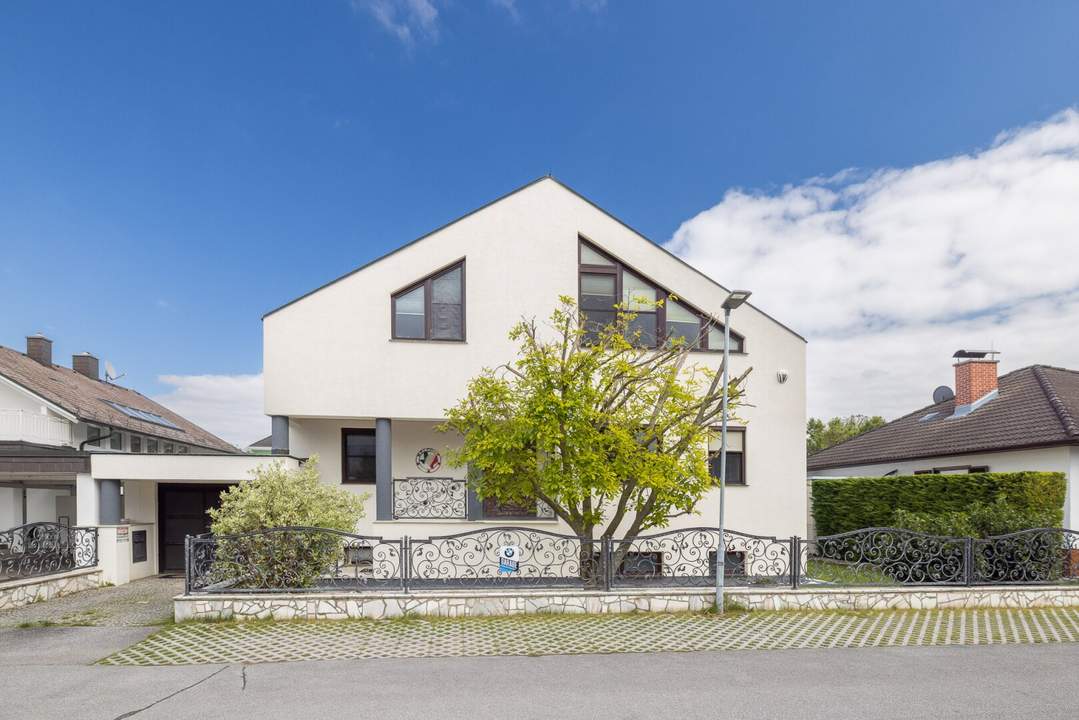 MODERNES EINFAMILIENHAUS MIT SWIMMING POOL IN DER NÄHE VOM BAHNHOF GERASDORF BEI WIEN