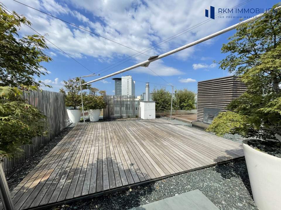 Neuwertiges PENTHOUSE mit 3 Terrassen mitten in Wien