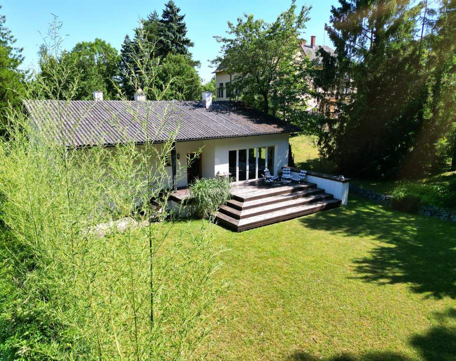 Versteckt. Verborgen. Verliebt. Bungalow mit 1.439 m² Gartenidylle – nur 700 m vom Thermalstrandbad entfernt