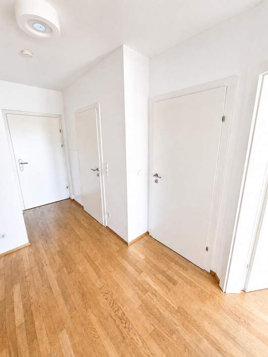 Moderne Neubauwohnung in mondäner Wohngegend mit Balkon
