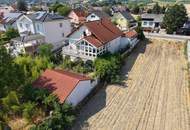 Außergewöhnliches Einfamilienhaus mit zwei Wohneinheiten, großem Garten und Gästehaus in Leobendorf