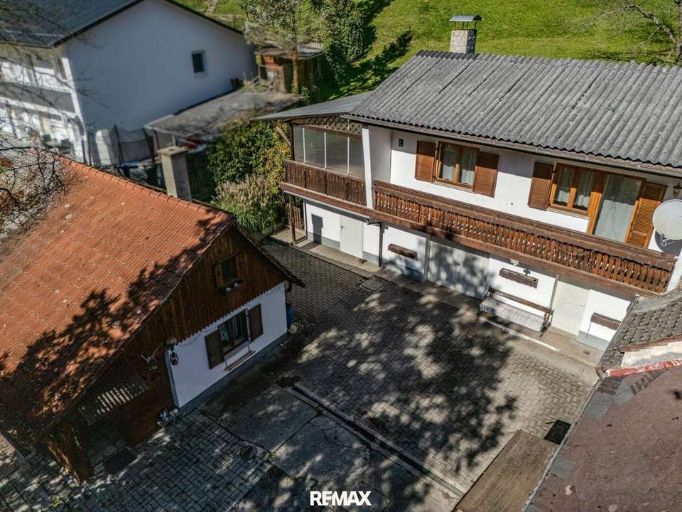Hausensemble auf großem Grundstück nahe Graz – 4.680 m² Gesamtfläche und Entwicklungsperspektive