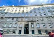 Repräsentative Bürofläche mit Balkon im historischen Palais Fanto zu mieten