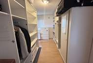 Tolles Zweifamilienhaus mit Einliegerwohnung, sonniger Terrasse, Keller, Doppelgarage und Pool!