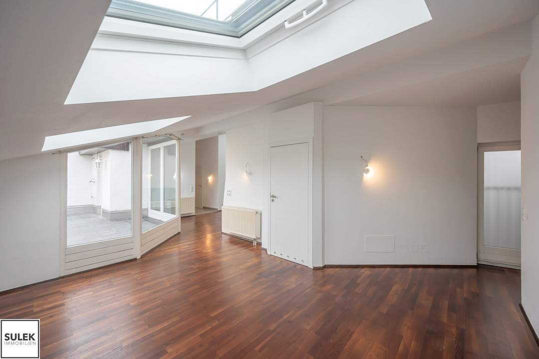 3 Zimmer-DG-Wohnung mit 2 hofseitigen Terrassen nahe Oper