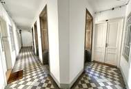 Gebraucht aber gut! 2,5-Zimmer im Altbau mit Balkon und ca. 30 m² Eigengarten. Schnell sein!