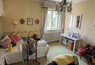 Stilvolles Haus in Bestlage von Wiener Neustadt – Großes Grundstück mit Pool, Altbaumbestand &amp; großer Garage