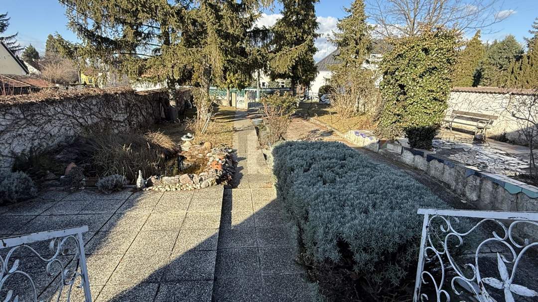 RENOVIERTER BUNGALOW MIT GROSSEM KELLER IN SONNIGER ORTSRANDLAGE