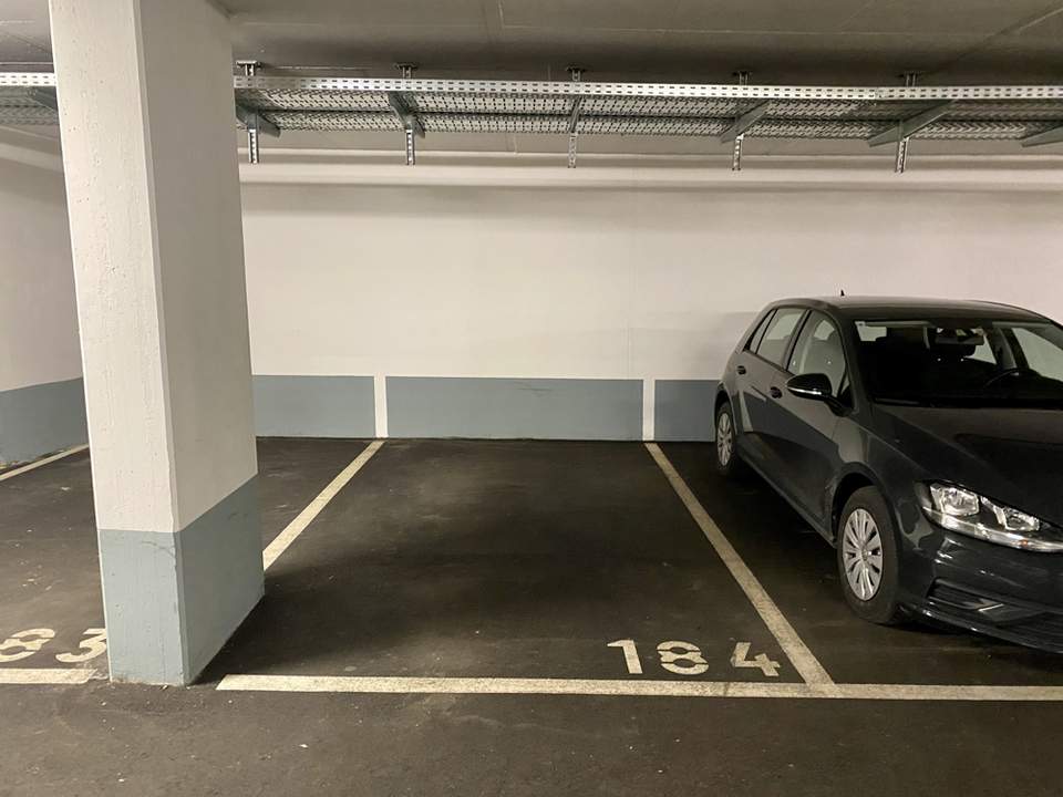 Großzügiger Tiefgaragenstellplatz in gepflegter Garage in Margareten