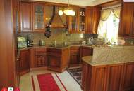 Exklusiv eingerichtete Villa mit orientalischem Hauch in absoluter Ruhelage in einer der begehrtesten Wohnlagen des südwestlichen Wienerwalds