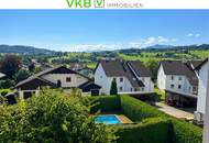 „Drei Wohnungen – ein Zuhause: Großzügiges Mehrfamilienhaus mit Pool, Sauna & Fernblick“