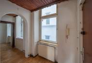 **Hannovermarkt** Renovation Opportunity: 3-Room Period Apartment with Airbnb Potential