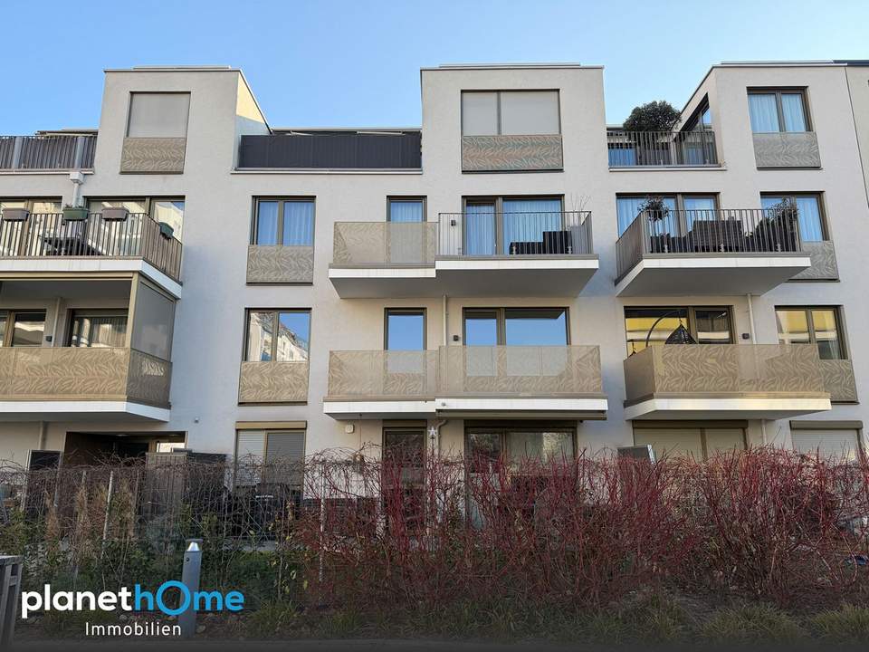 Topwohnung mit großem Balkon – neuwertig, stilvoll, mit Garage – Raumwunder