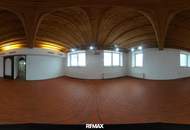 **Einzigartige Gewerbeimmobilie im historischen Gebäude, modern saniert, Top1, 243m² &amp; Top2, 221m², flexibel zusammenlegbar, großzügige Parkflächen**