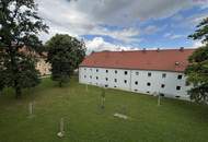 ERSTBEZUG nach umfassender Sanierung! Wunderschöne 3-Zimmer-Wohnung in vorteilhafter Lage am ruhigen Stadtrand von Steyr! Große Fenster, traumhaftes Badezimmer und vielseitige Einrichtungsmöglichkeiten versprechen höchste Wohnqualität!