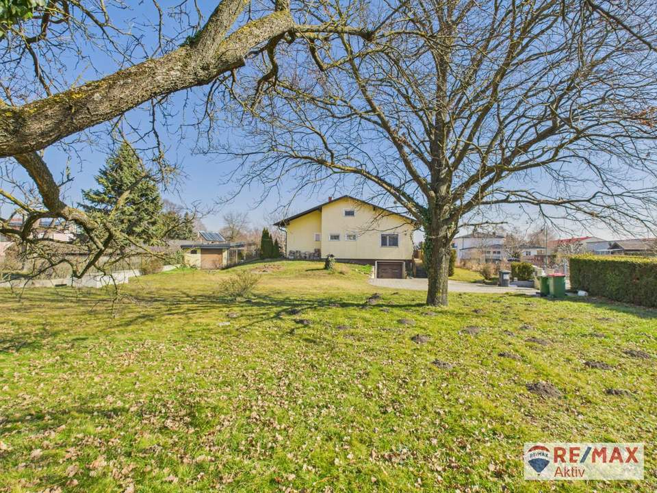 Endlich Platz! Haus mit riesigem Garten, 2 Garagen