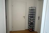 Ab 01.11.: Helle 2-Zimmer-Wohnung mit Balkon, Nähe U1 Rennbahnweg