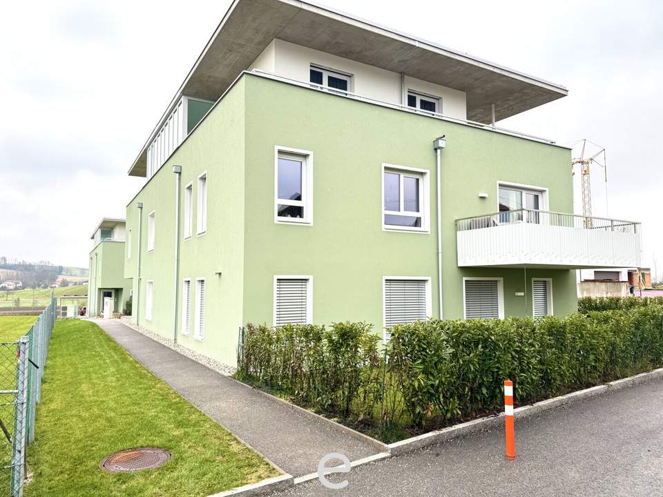Traumhafte Gartenwohnung mit Carport mitten in Neukirchen/Lambach