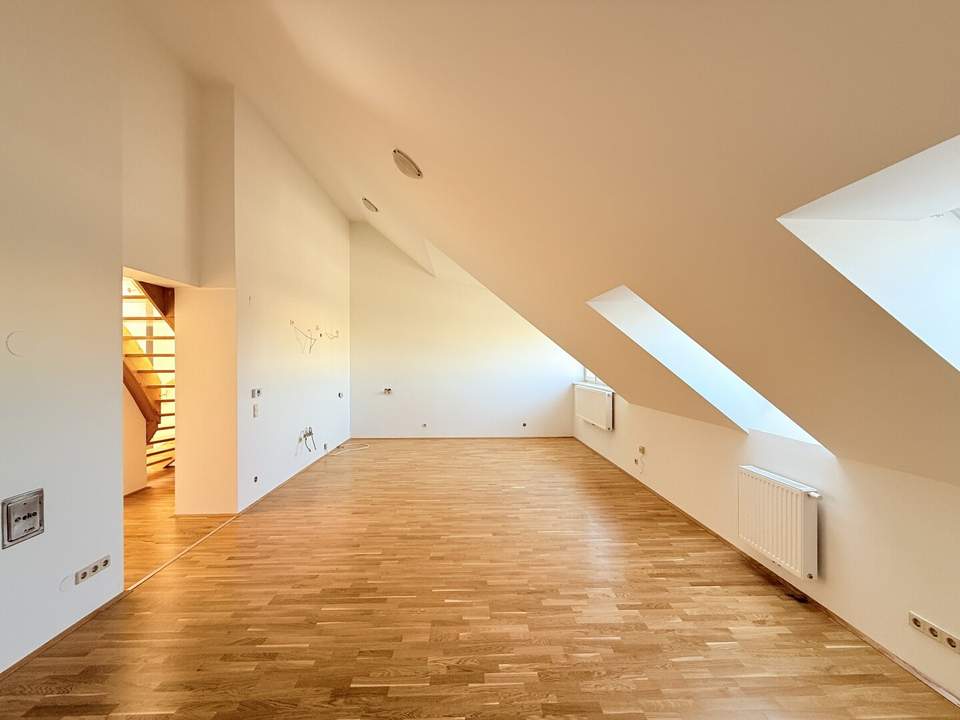 Traumhafte 3-Zimmer Dachgeschoss Wohnung mit knapp 100m2 und charmanter Dachterrasse