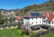 TRADITIONSREICHER WINZERHOF MIT PENSION &amp; HEURIGEN IN BESTER WACHAUER LAGE