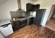 renovierte Wohnung mit möblierter Küche zu vermieten