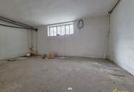 1A-INFRASTRUKTUR! SANIERUNGSBEDÜRFTIGES EINFAMILIENHAUS MIT KELLER UND GARAGE. 271 m² NUTZFLÄCHE. 560m² GRUNDSTÜCK.