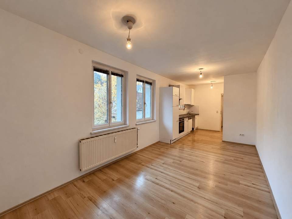 Helle 2-Zimmer-Wohnung mit Balkon und KFZ-Stellplatz