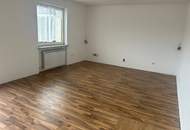 2 Familienhaus mit Pool und Outdoorküche/Poolhaus - Garage für 3 Autos -SOFORT VERFÜGBAR-DACHBODEN AUSBAUBAR