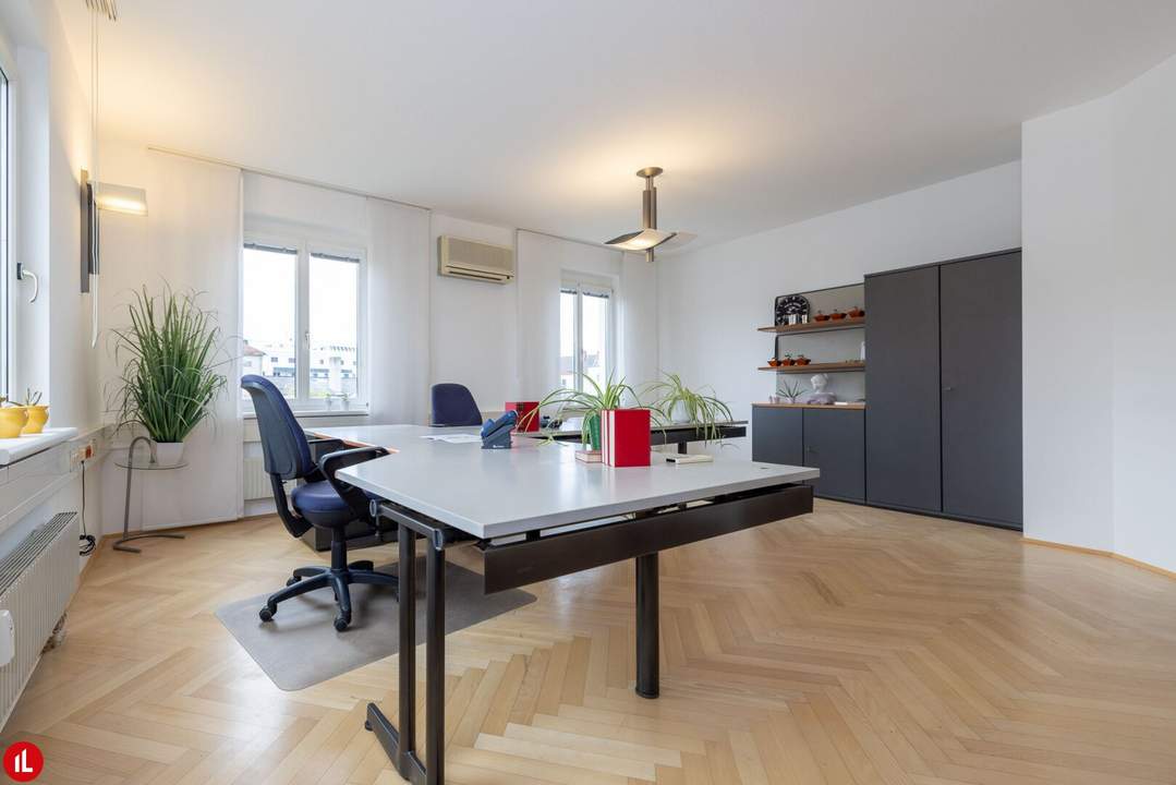 Moderne Bürofläche mit Stadtblick im Zentrum von Schwechat