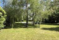 Eine Villa mit Wohnkultur, parkähnlichem Garten und Pool // A Villa of Distinction with Park-Like Garden and Pool //