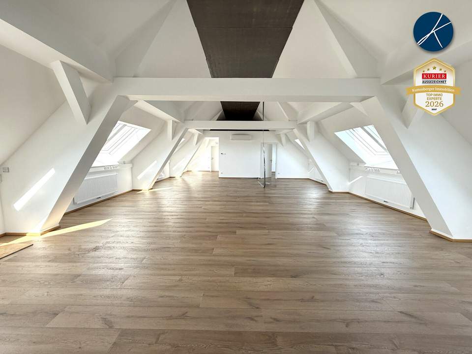 Klimatisiertes DG-Büro mit PARKPLÄTZEN