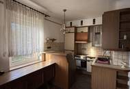 Renovierungsbedürftiges Einfamilienhaus mit idyllischem Garten in Sackgasse