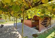 Klagenfurt - Walddorf: Baugrundstück mit Garagengebäude &amp; Gartenhäuschen