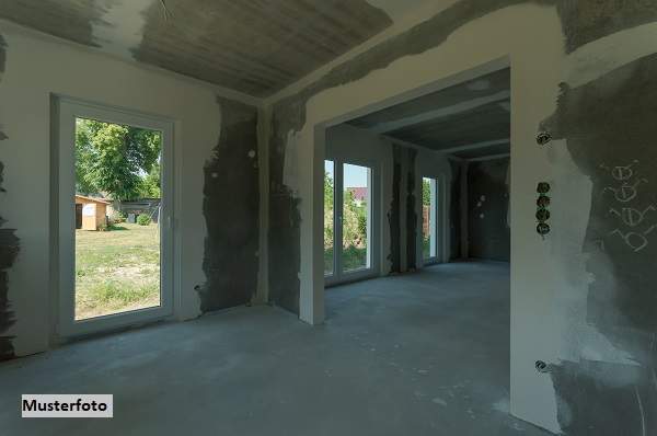 Einfamilienhaus im Rohbau mit Doppelgarage und herrlichem Ausblick – viel Potenzial
