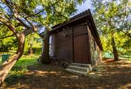 Einzigartiges Baugrundstück mit Knusperhäuschen in absoluter Ruhelage