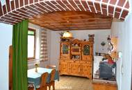 Vorne Garten. Hinten Grün. Innen viel Licht und Wohnqualität.