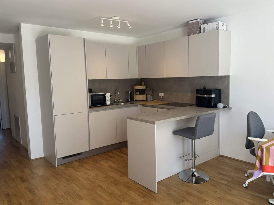 Leben mit der Natur- modernste Haustechnik, Photovoltaik, Deckenkühlung- Nähe U1 Neulaa