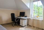 Neuwertiges 5-Zi. Einfamilienhaus mit Pool, 2 Terrassen & 2 Garagen in Deutsch-Haslau!